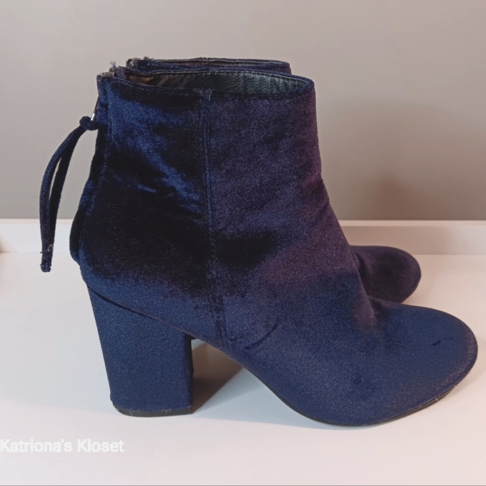Steve Madden Cynthia Blue Velvet Booties Boots